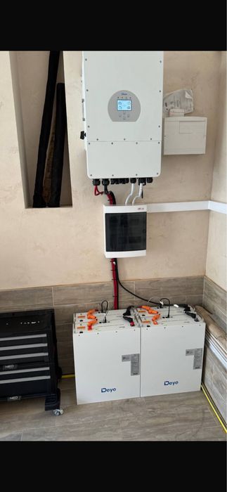 Гібридні інвентори/ Акумуляторні батареї Deye