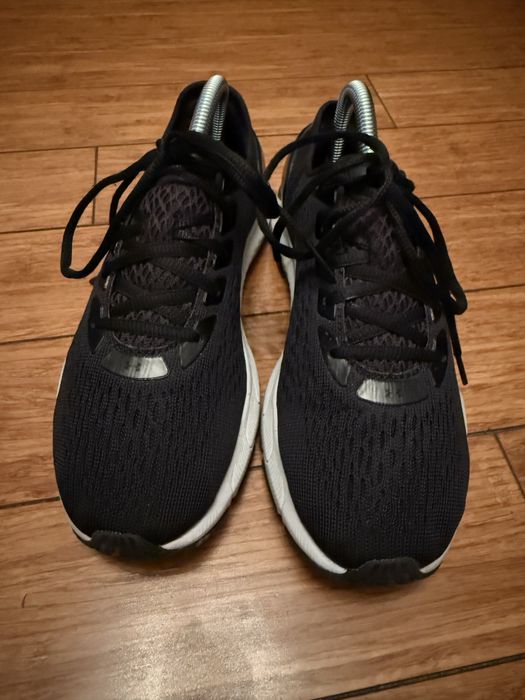 Buty sportowe damskie Under Armour HOVR rozm. 40