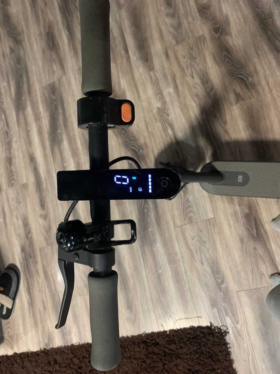 Eлектросамокат Xiaomi Mi Electric Scooter Essential Black