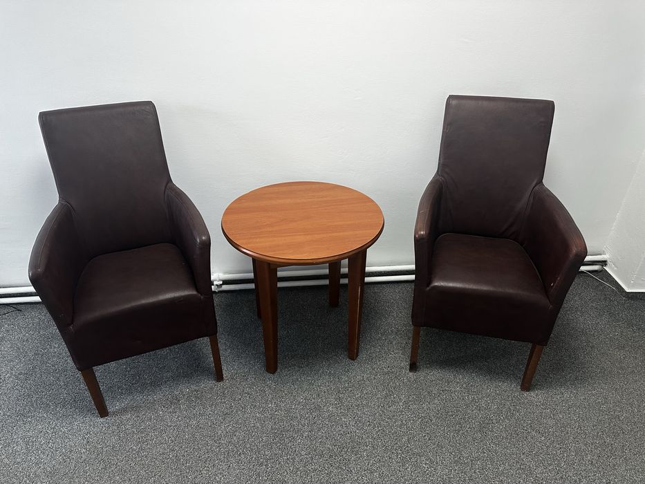 Stolik z dwoma krzesłami