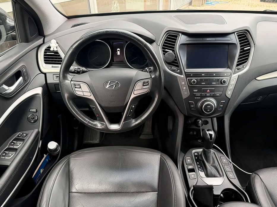 Hyundai Grand Santa Fe      2016