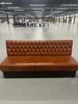 Diversos sofas de receção em pele