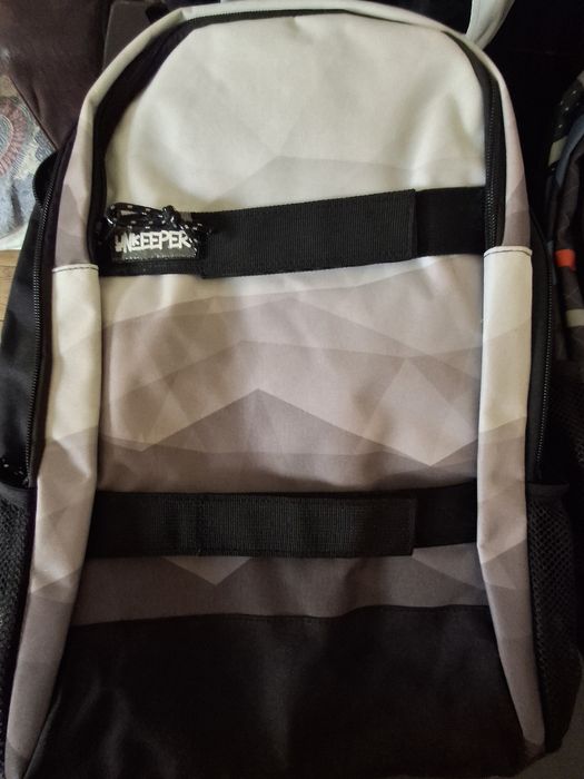 Mochila Unkeeper tons cinza e preto nova rapaz
