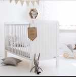 Łóżeczko woodies country cot i leżaczek babybjorn zabawka gratisy