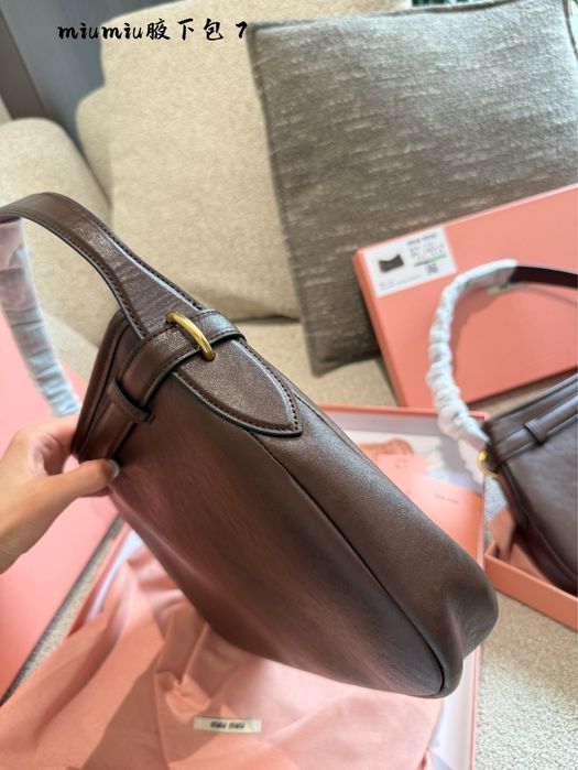 Елегантна коричнева сумка Miu Miu