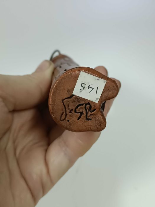 Escultura de Santo Antonio em barro vidrado ass. J. SR