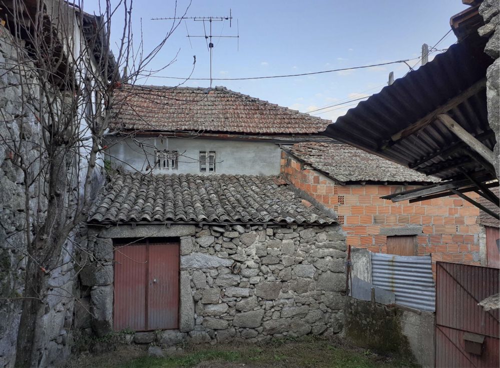 Casa e terrenos agricolas