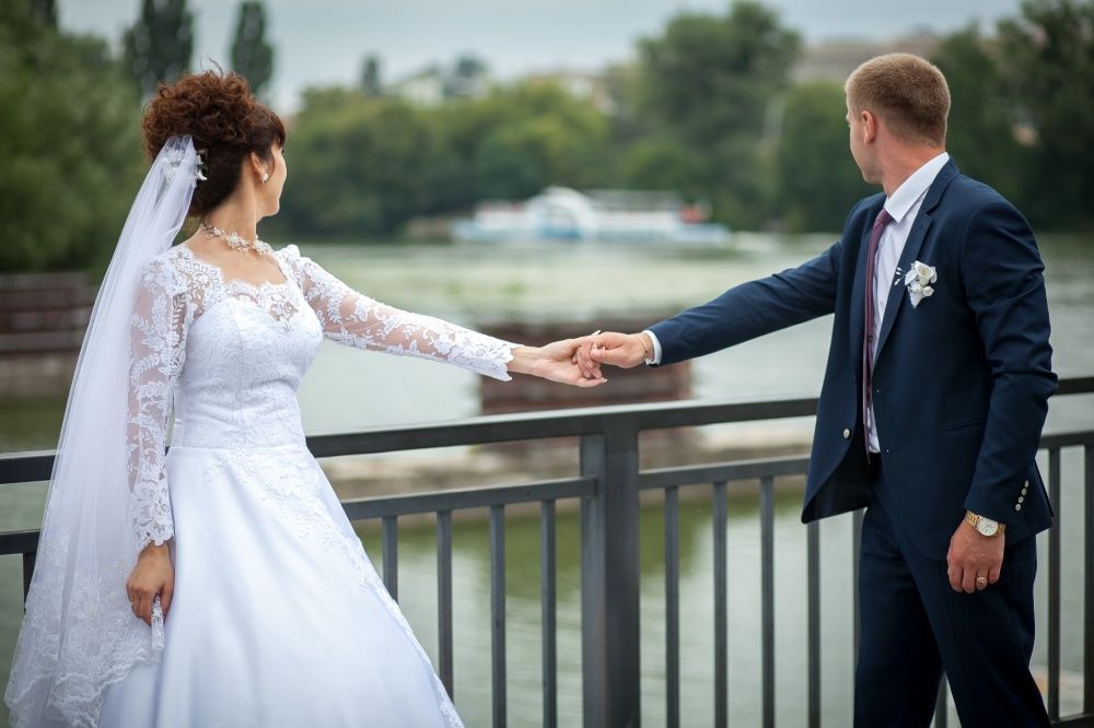 Весільна сукня біла