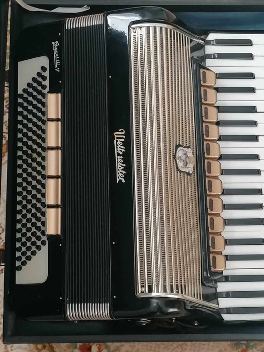 Akordeon weltmeister gigantilli V 120 basów z futerałem
