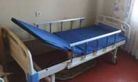 Механічне медичне 2-секційне ліжко Supretto на колесах