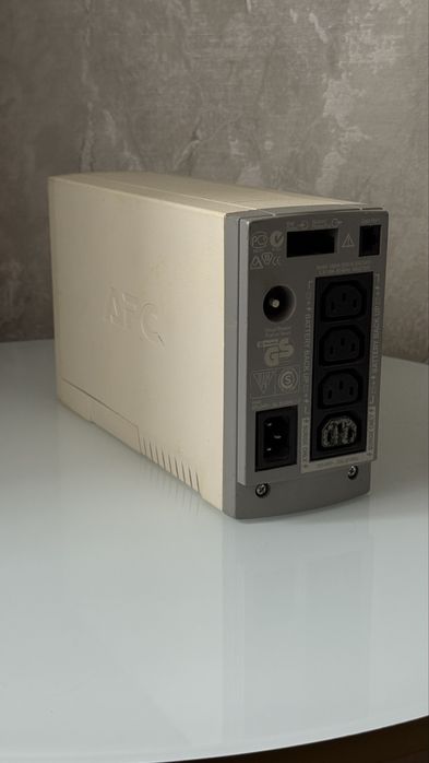 ДБЖ безперебійник APS Back-UPS CS500