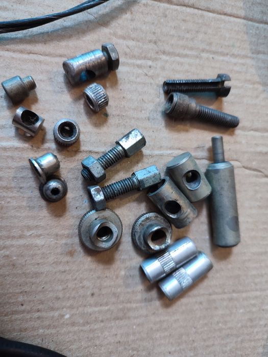 На Яву 634 троса, кронштейны, щитки наколенные, корпус глушителя