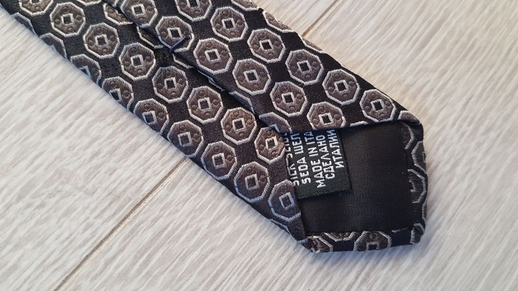 Krawat firmy HUGO Boss jedwabny