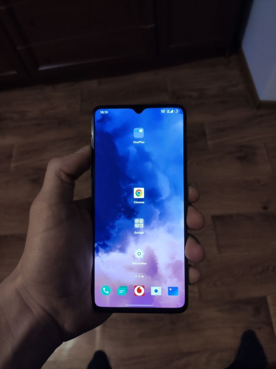 Продам OnePlus 7T 8/128 в отличном состоянии