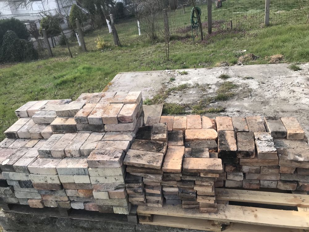 Cegły szamotowe i płytki - używane - moge podwieść.