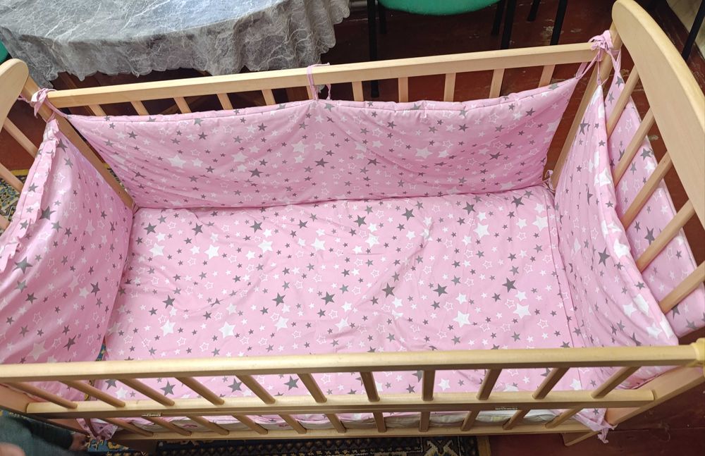 Дитяче ліжечко з матрасом