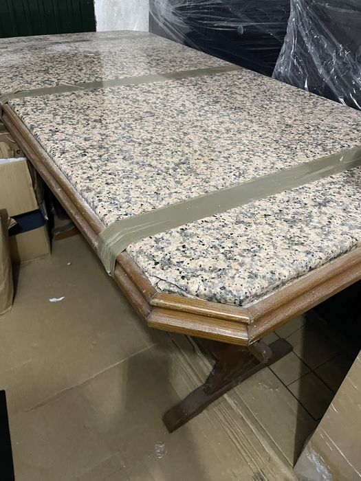 Mesa com pedra marmore