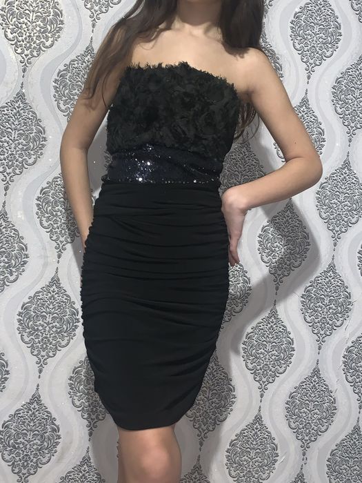 Платье силуэтное