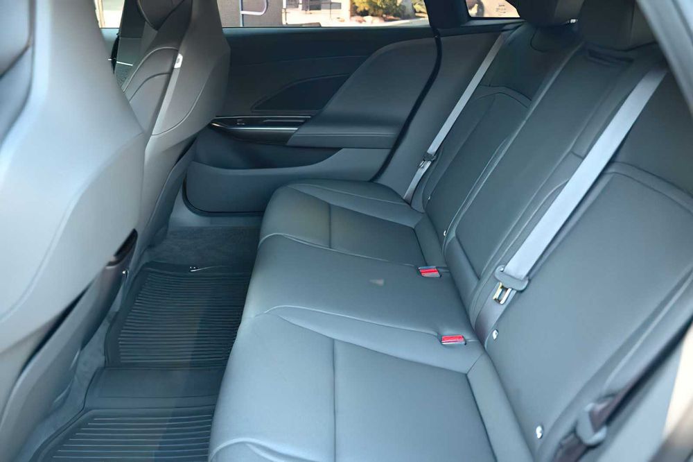 Lucid Air Pure      2023