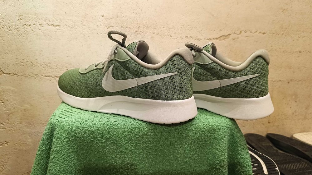 NIKE TANJUN EASE ON r.42 jak nowe stan idealny