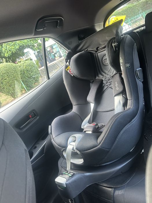 Cybex sirona T plus i-size wraz z baza