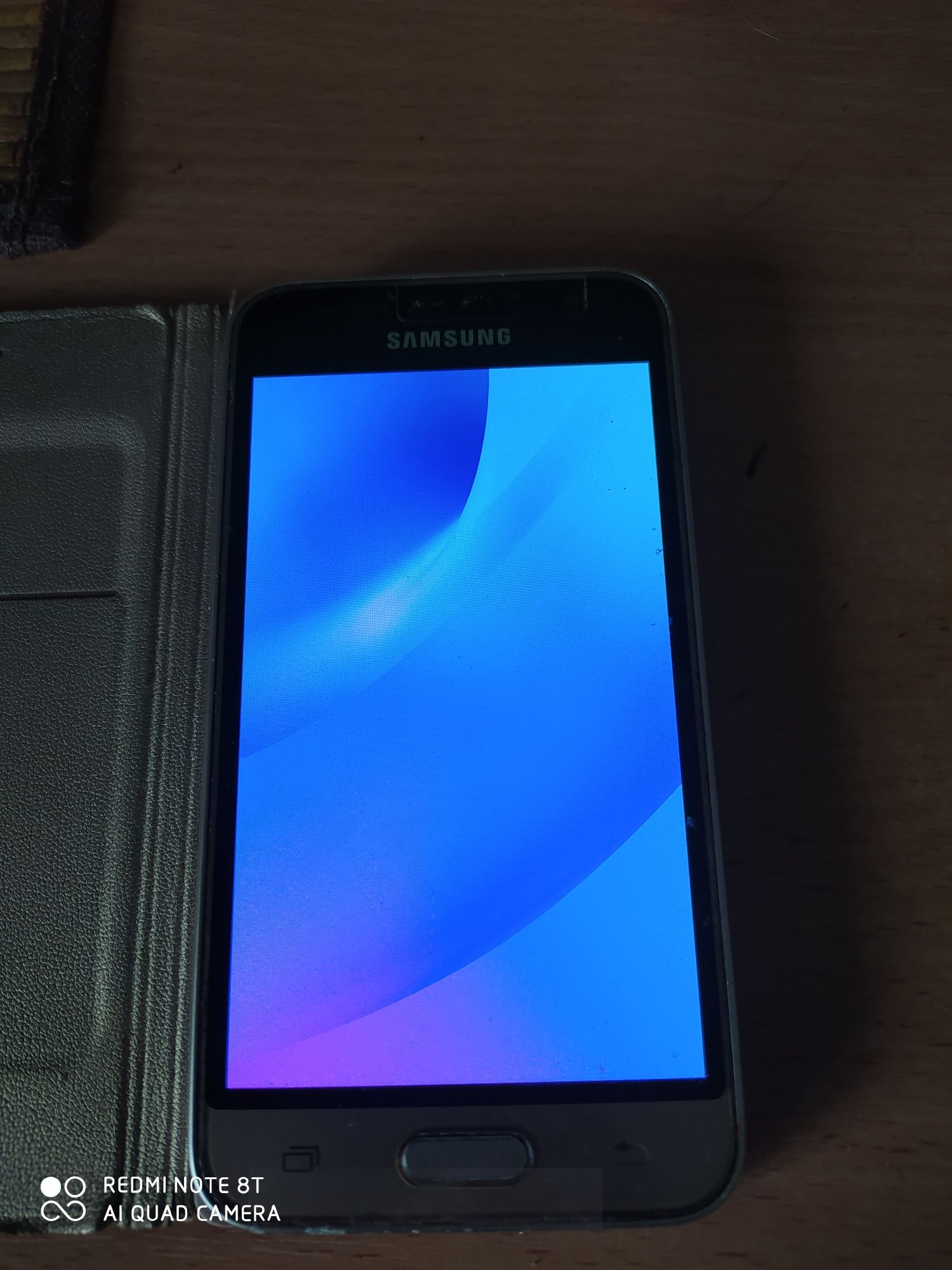 Samsung Galaxy J1 . Черный