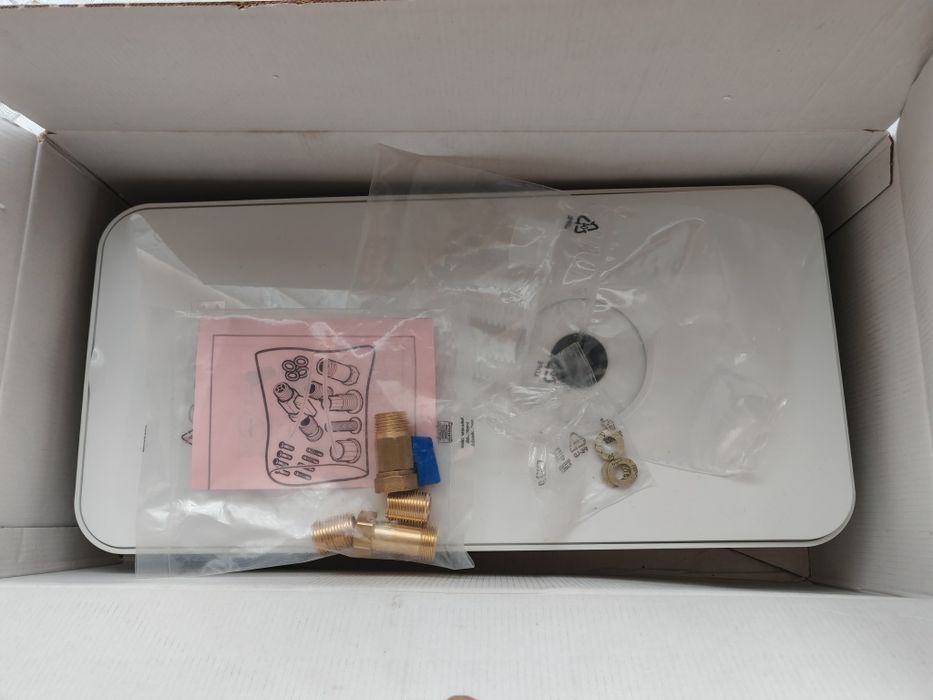 Проточний водонагрівач Bosch Tronic 4000 15/18/21 ( Заводський брак) )