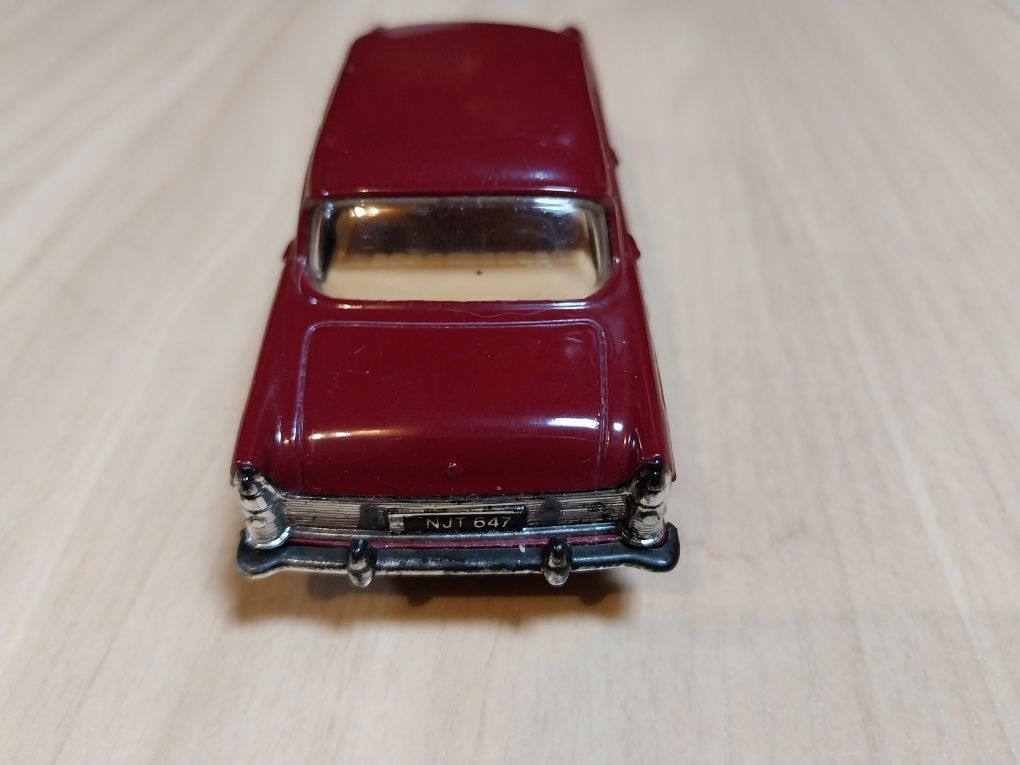 Miniatura Corgi Ford Zodiac esc. 1/43