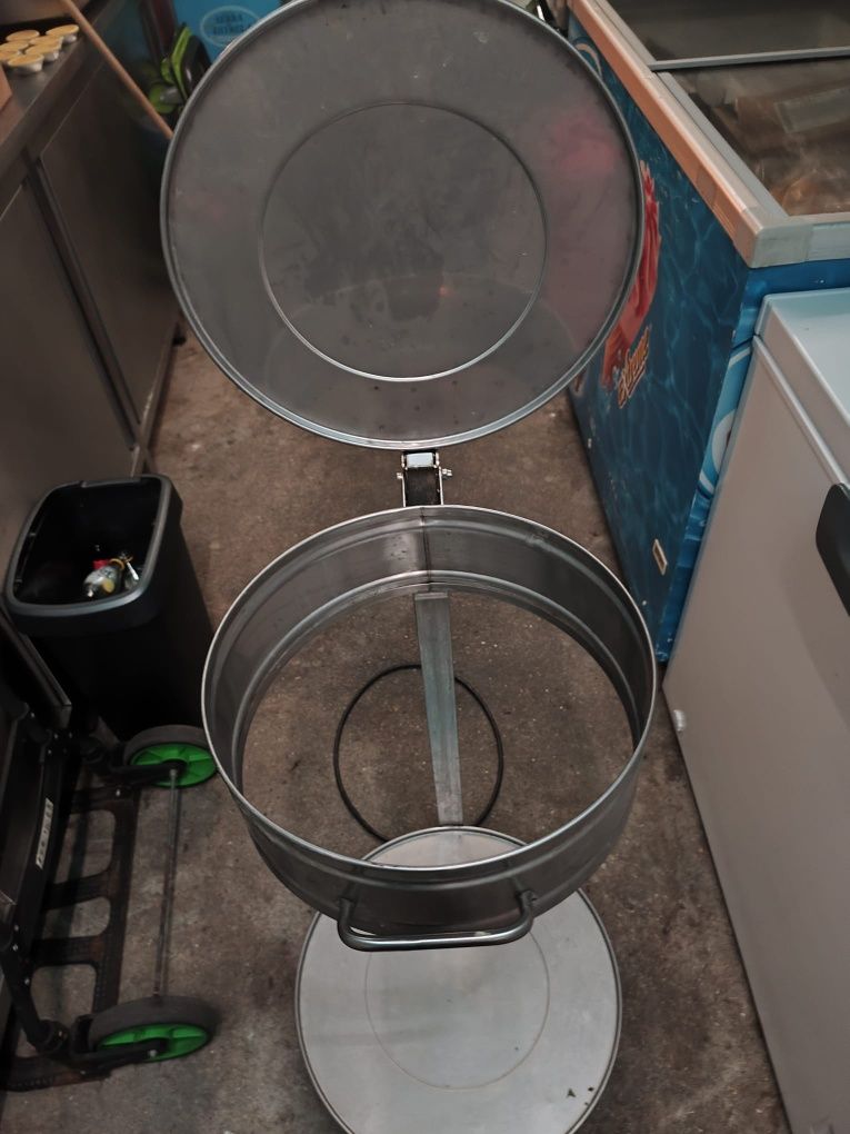 Armação em inox com tampa e pedalPREÇO NEGOCIÁVEL