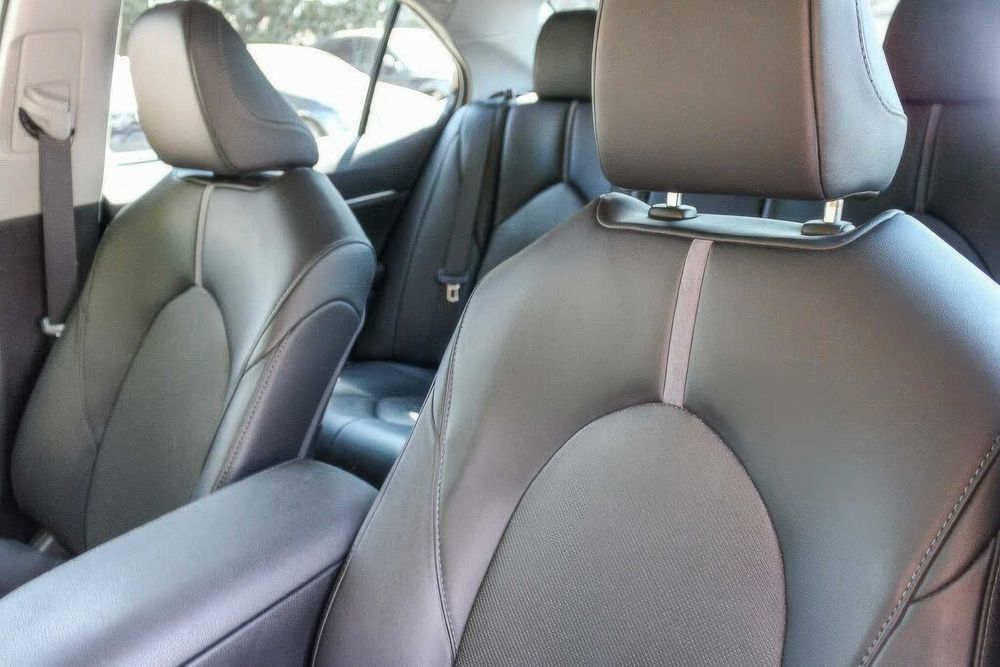 Toyota Camry Hybrid XLE      2024