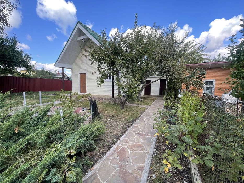 Продається 3 поверховий будинок,Михайлівка-Рубежівка,вул.Приозерна, 4.