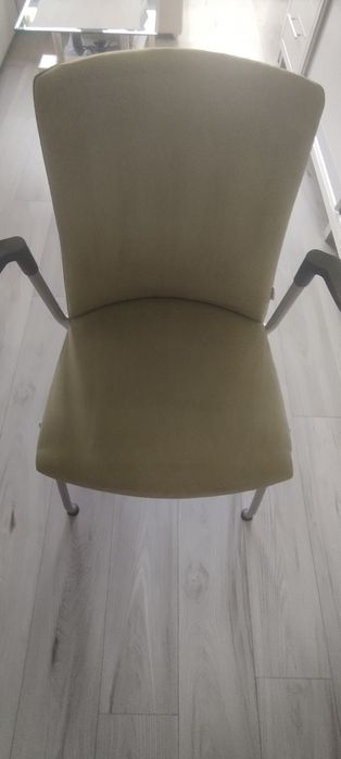 Krzesła fotele biurowe konferencyjne