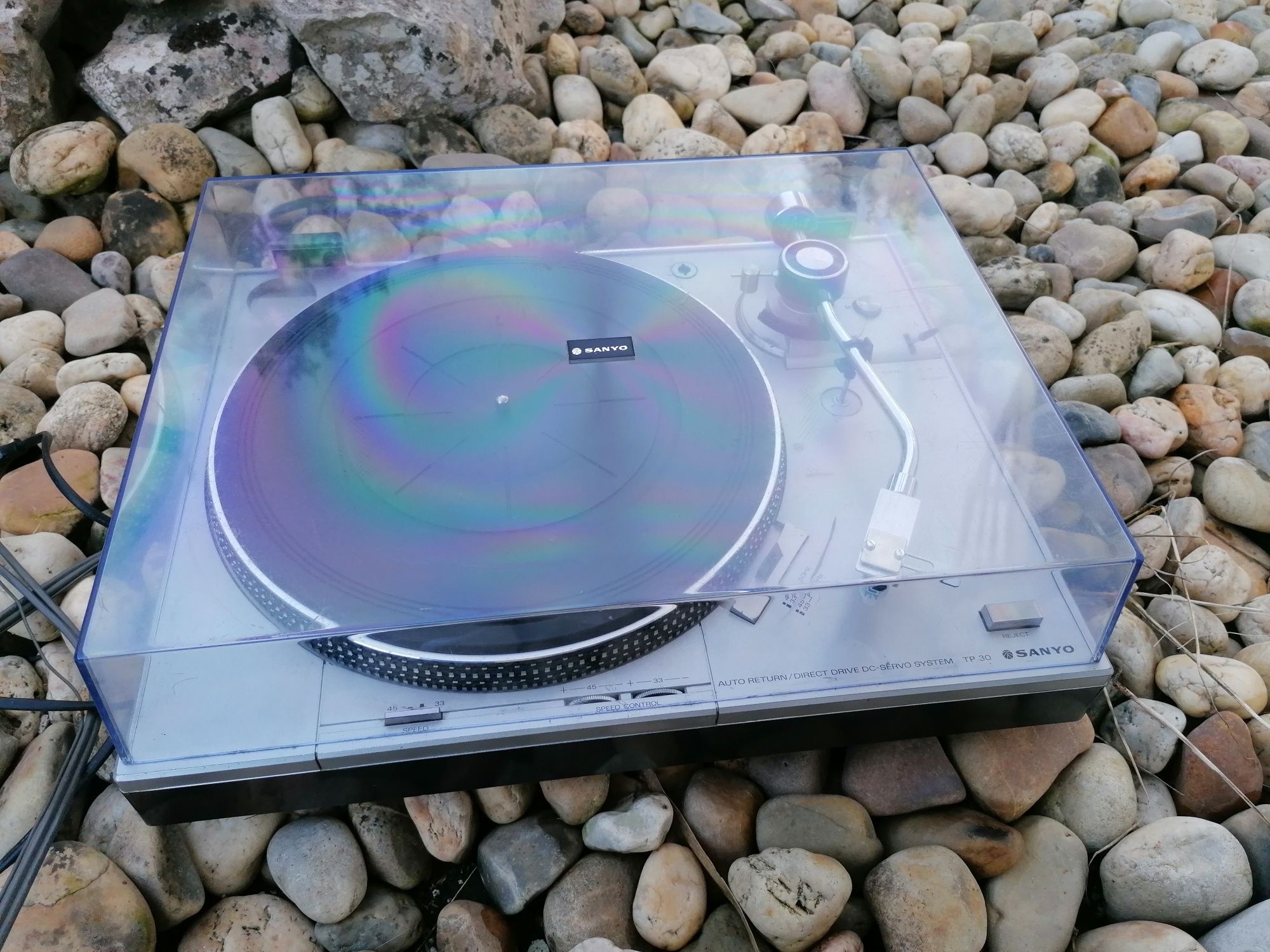 Gira-discos Sanyo TP30