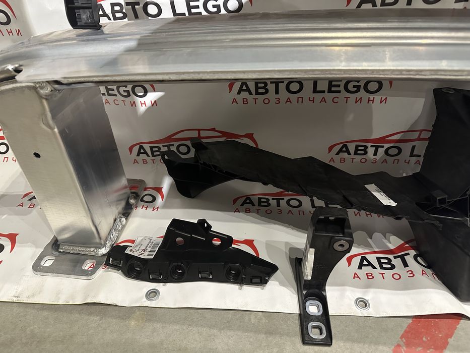 Підсилювач бампера усіліть Audi Q7 2016-2023 4M0