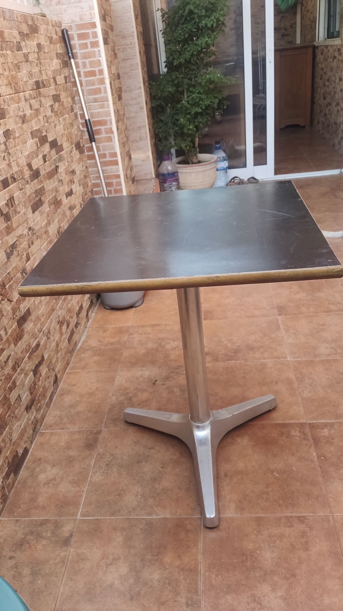 Mesa pé em alumínio