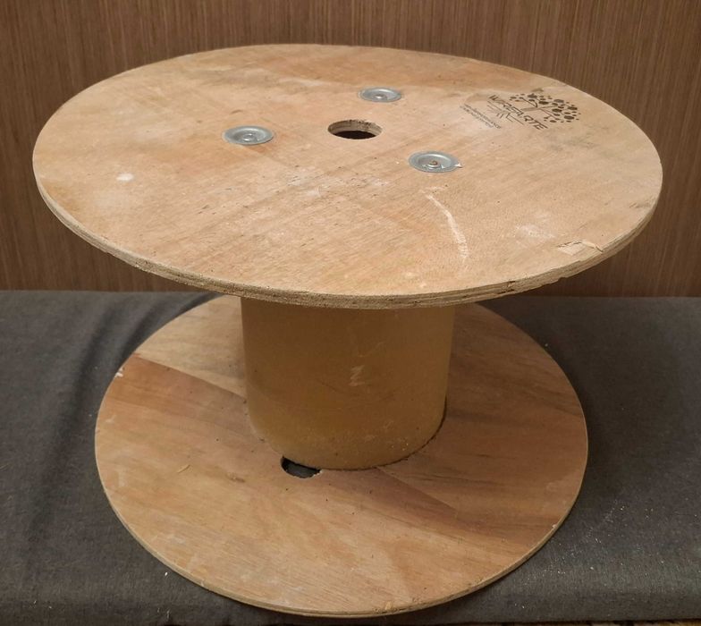 Szpula bęben rolka po kablu, stolik
siedzenie średnica 38cm, wys 24cm