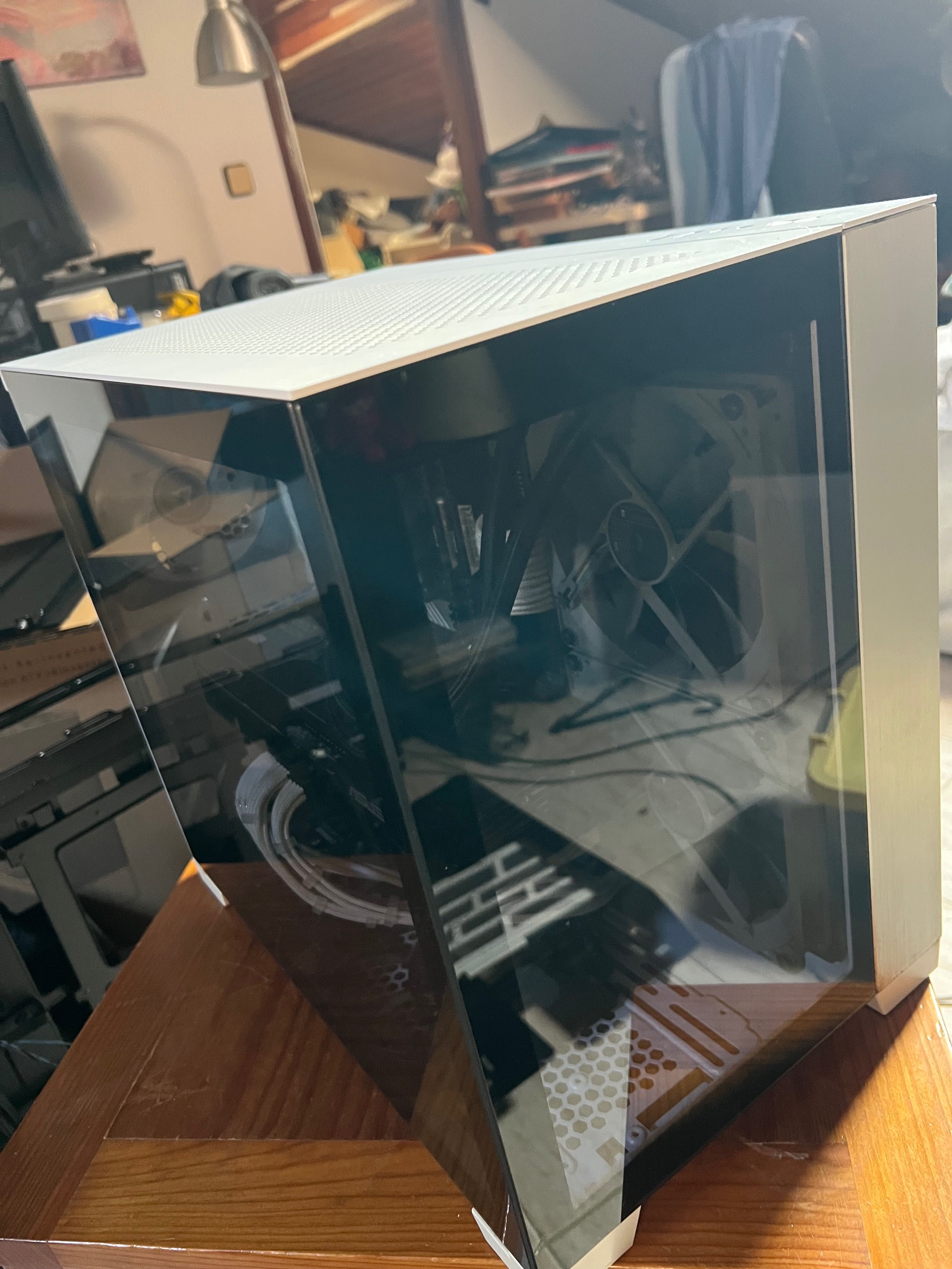 Caixa lian li dynamic mini branca e fonte 800w