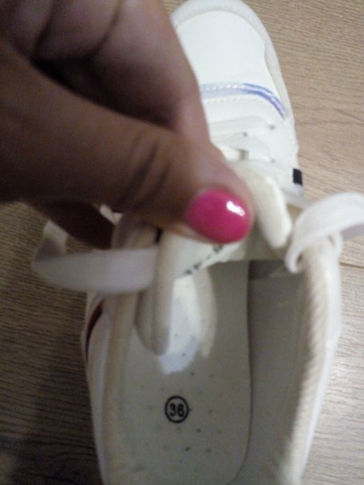 Кросівки жіночі р.36