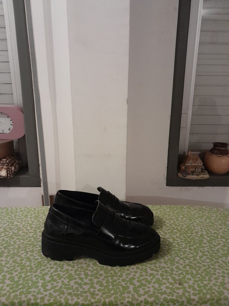 Vendo Sapatos de Senhora muito bonitos como novos