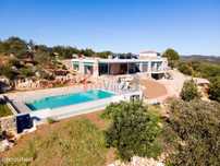 Moradia V4 com piscina, garagem, anexo e vista mar - Santa Catarina