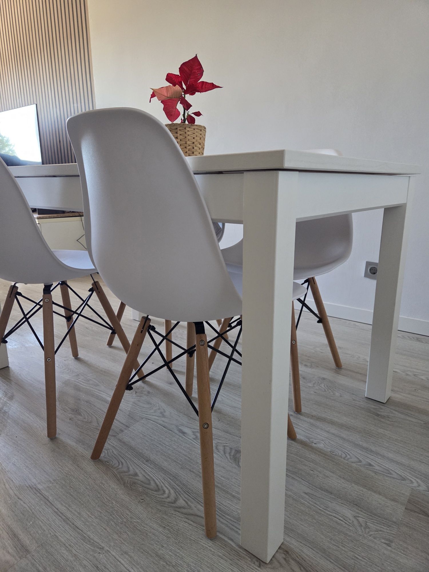 Mesa  extensível com cadeiras