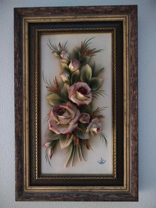 Quadro com decoração em porcelana fina