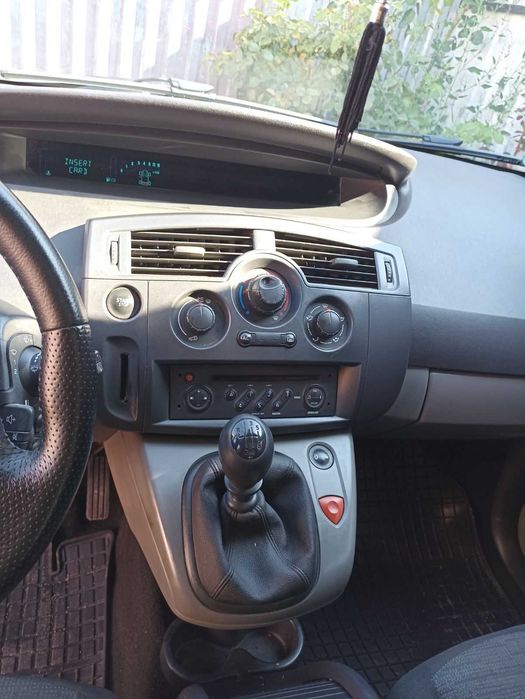 Рено Грант сценік