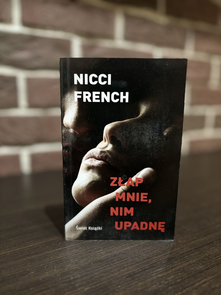 Książka Nicci French „Złap mnie, nim upadnę”