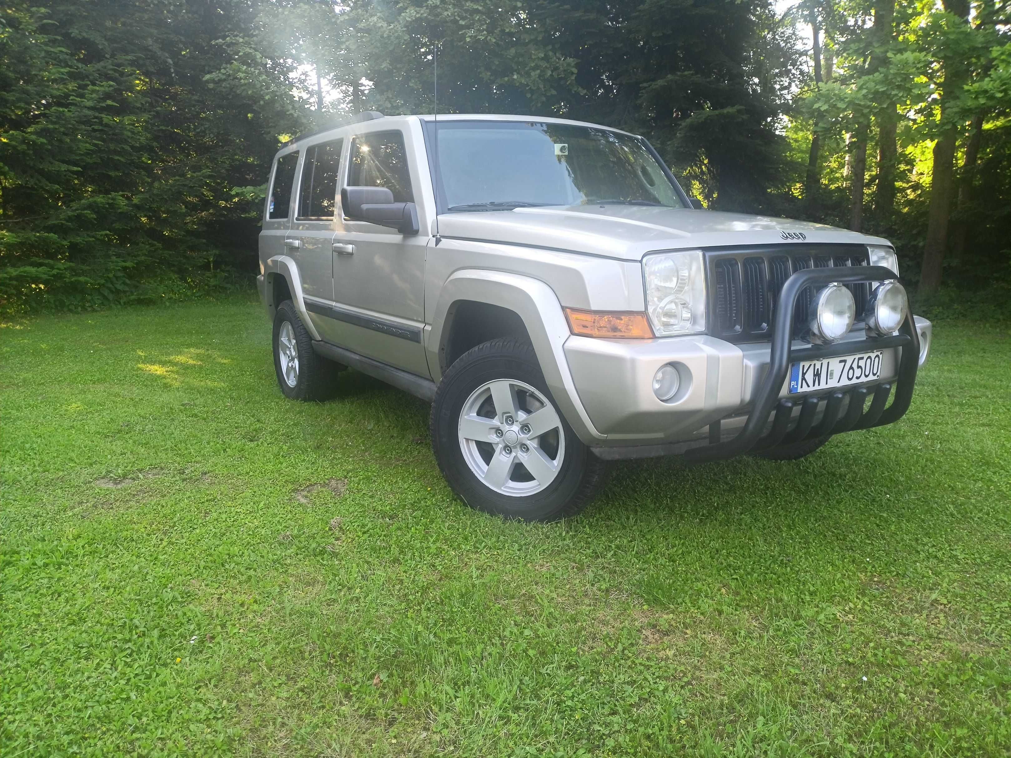 Jeep Commander 4.7 V8 LPG, Automat, 7 osób, 4x4 z reduktorem.