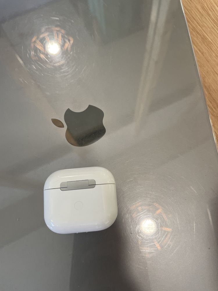 Air pods 3 quase novos