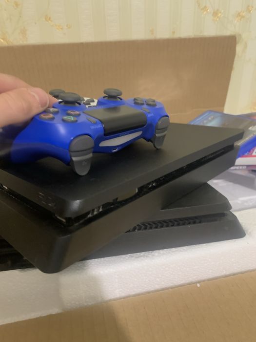 Продам 2 пс 4 слим ps4 slim одна на 1T виорая на 500gb