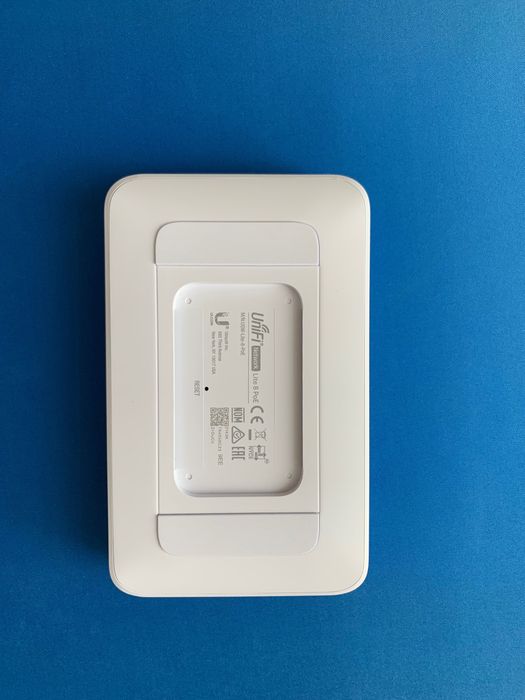 Комутатор мережевий Ubiquiti USW-Lite-8-PoE