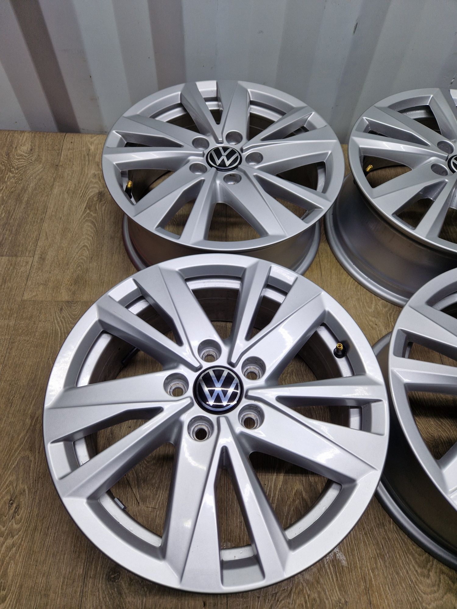 Felgi 16 vw touran caddy golf 5x112 6.5j et 48 os 57.1