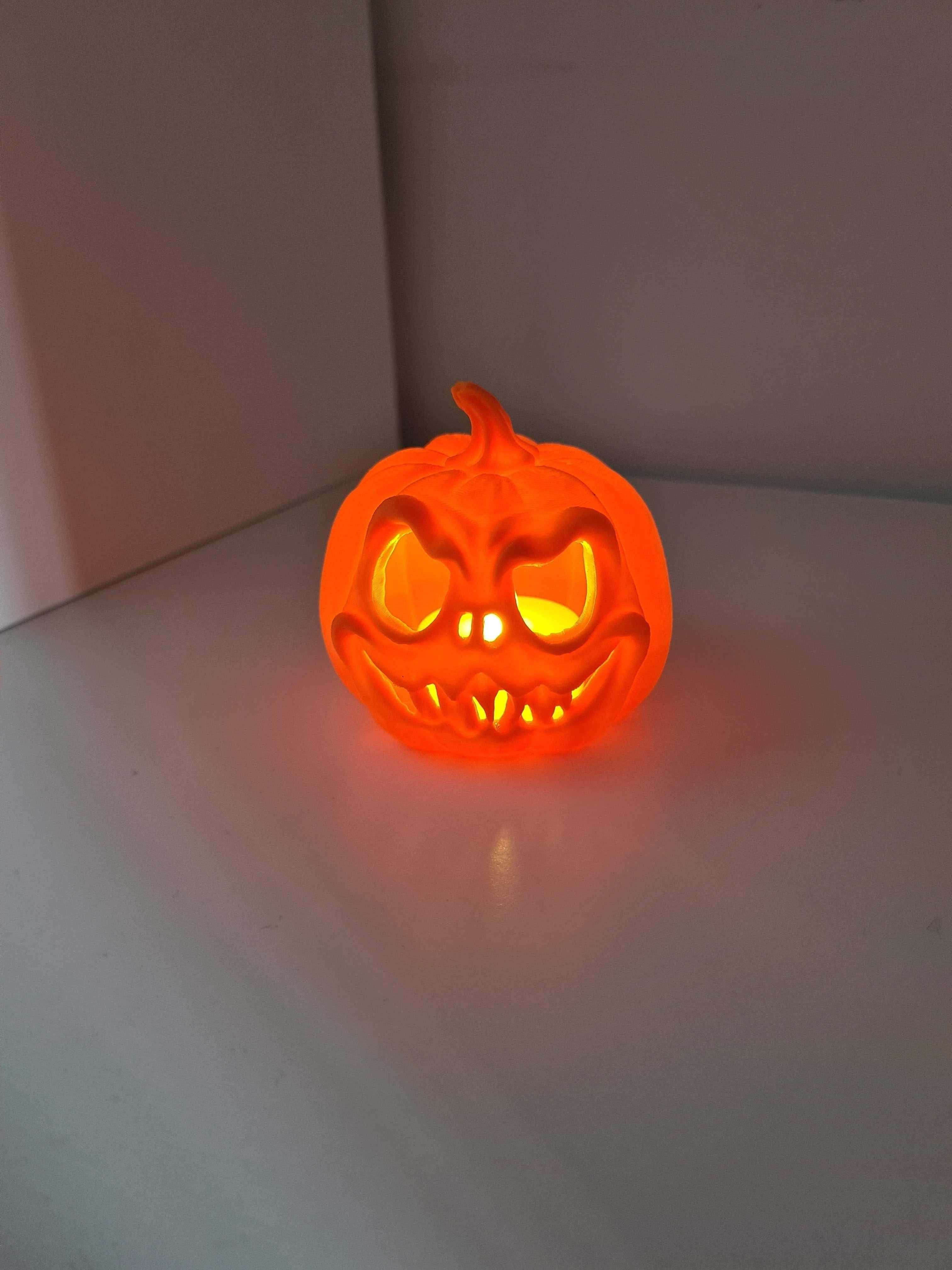Decore a sua casa com esta Abobora Halloween inclui LED.